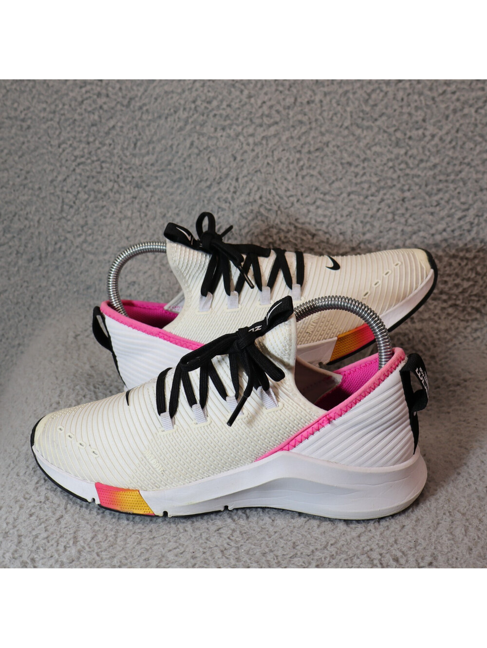 Nike Air Zoom Elevate Women sz 7 Shoes AA1213-101 Running